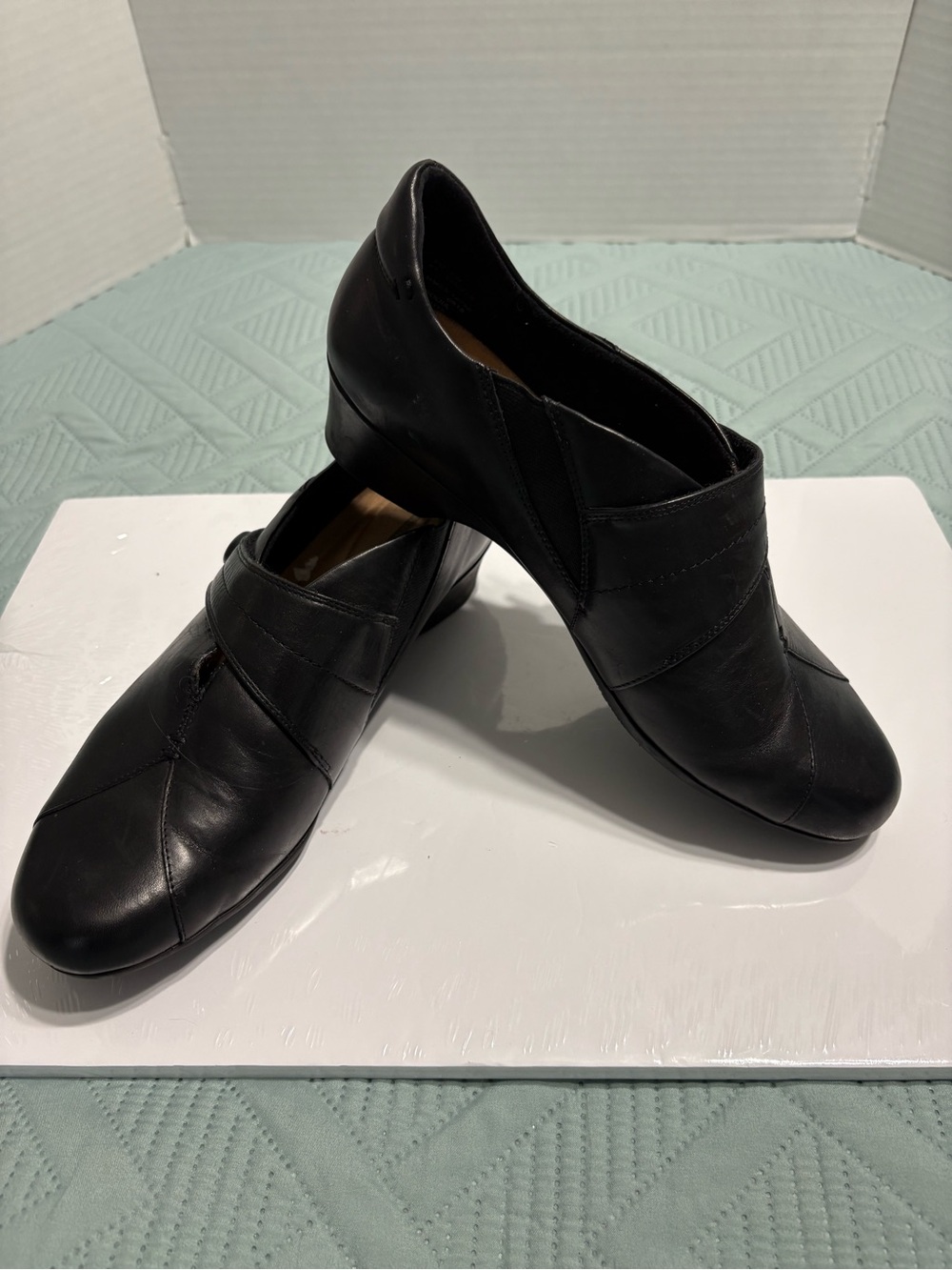 Clarks Collection Ella Grace Women's Black Leather Slip-On Round Toe Size 9.5W